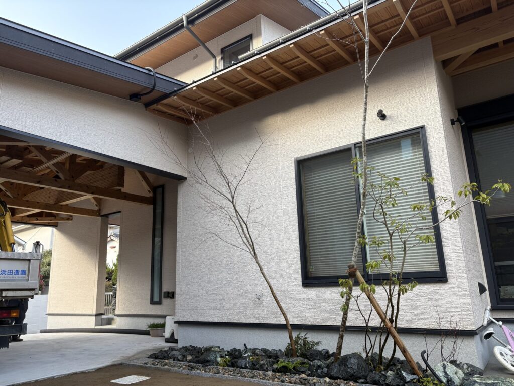 Title: 門司区　I様邸　の庭 | Press-270 | Image No.4 | 有限会社 浜田造園 | 造園土木・公共工事 | 植栽工事・設計・施工 | 庭園、緑地、公共施設の管理育成 | 造園資材販売 | 山口県下関市