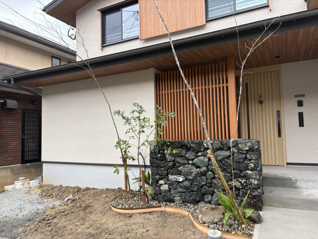 Title: 門司区　I様邸　の庭 | Press-270 | Image No.3 | 有限会社 浜田造園 | 造園土木・公共工事 | 植栽工事・設計・施工 | 庭園、緑地、公共施設の管理育成 | 造園資材販売 | 山口県下関市