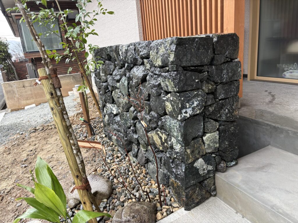 Title: 門司区　I様邸　の庭 | Press-270 | Image No.2 | 有限会社 浜田造園 | 造園土木・公共工事 | 植栽工事・設計・施工 | 庭園、緑地、公共施設の管理育成 | 造園資材販売 | 山口県下関市