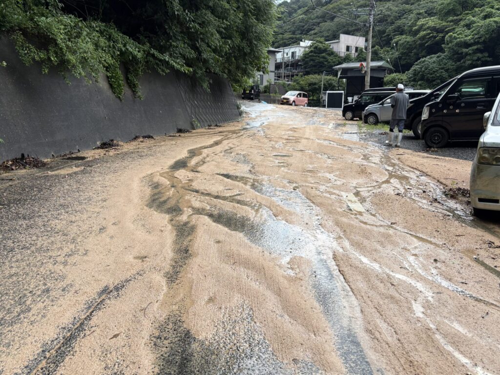 Title: えらいこっちゃで盆の入り☔️ | Press-272 | Image No.1 | 有限会社 浜田造園 | 造園土木・公共工事 | 植栽工事・設計・施工 | 庭園、緑地、公共施設の管理育成 | 造園資材販売 | 山口県下関市