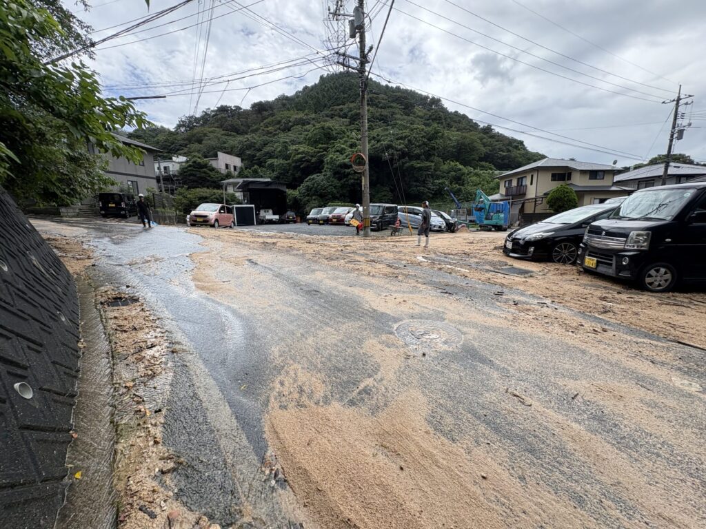 Title: えらいこっちゃで盆の入り☔️ | Press-272 | Image No.2 | 有限会社 浜田造園 | 造園土木・公共工事 | 植栽工事・設計・施工 | 庭園、緑地、公共施設の管理育成 | 造園資材販売 | 山口県下関市