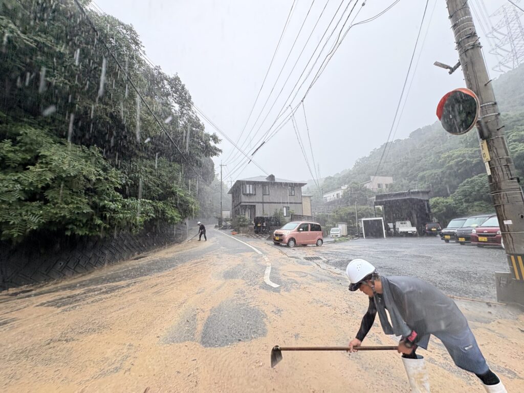 Title: えらいこっちゃで盆の入り☔️ | Press-272 | Image No.7 | 有限会社 浜田造園 | 造園土木・公共工事 | 植栽工事・設計・施工 | 庭園、緑地、公共施設の管理育成 | 造園資材販売 | 山口県下関市