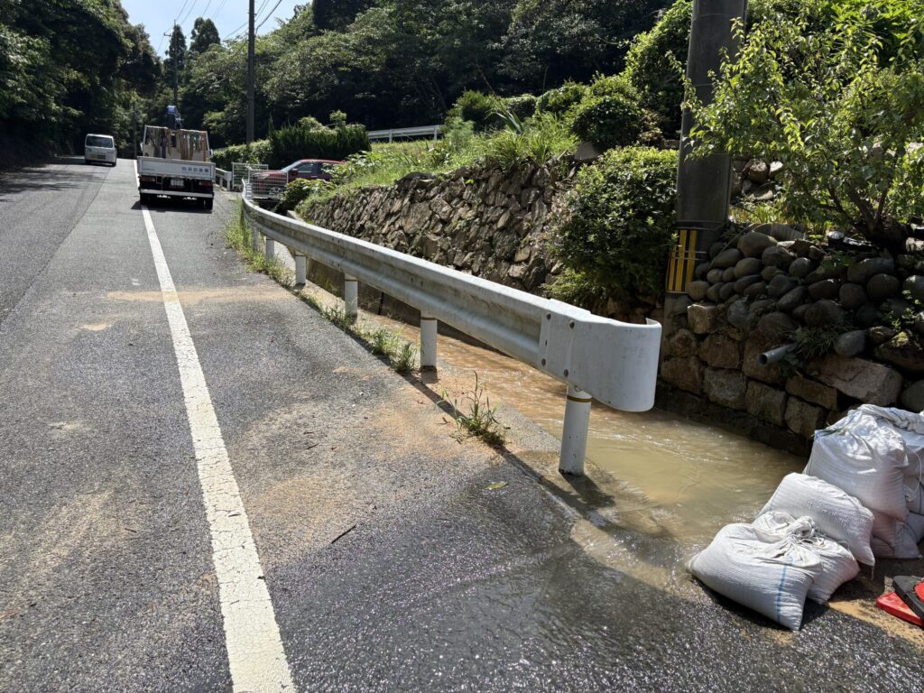 Title: えらいこっちゃで盆の入り☔️ | Press-272 | Image No.8 | 有限会社 浜田造園 | 造園土木・公共工事 | 植栽工事・設計・施工 | 庭園、緑地、公共施設の管理育成 | 造園資材販売 | 山口県下関市